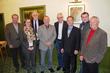 Gruppenbild der Wirtschaftsgildemitglieder mit Brgermeisterkandidat Detlev Fischer (Vierter von links): Manfred Mhler (von links), Carolin Spreckelsen, Hinrich Brandt, Rolf Borgardt, Jan Draack, Michael Klser und Bernd Michaelis.  Foto: bz